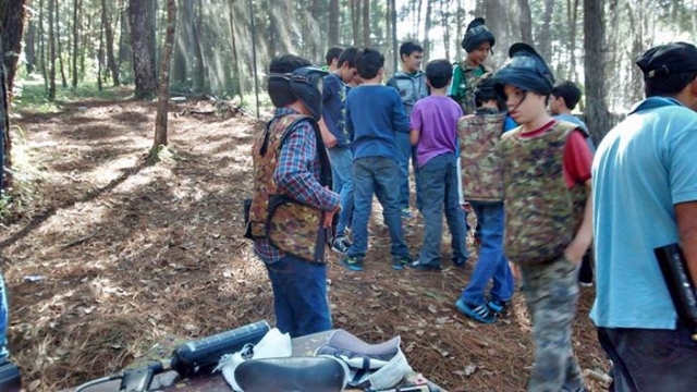 peques jugando